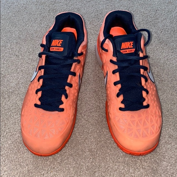 Nike Women’s Zoom Cage 2’s - Picture 3 of 3